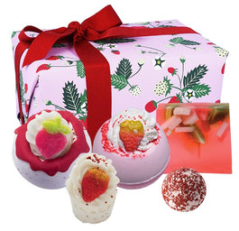 Bomb Cosmetics Strawberry Feels Forever zestaw upominkowy do kąpieli 5szt