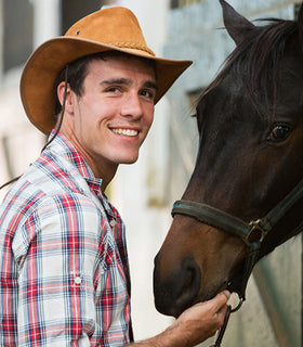 Jak pachnie prawdziwy mężczyzna? Perfumy o zapachu tytoniu i skóry