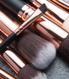 Jak myć pędzle do makijażu?