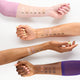 Essence Silky Blur Hydrating Longwear Concealer lekki korektor do twarzy