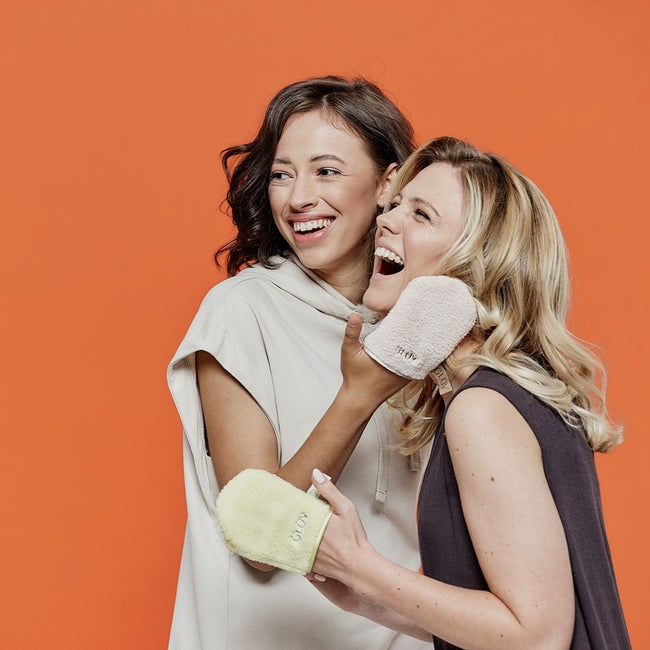 Glov Water-Only Skin zestaw rękawiczek do demakijażu i oczyszczania twarzy  Baby Banana 3szt + Silver Stone 3szt