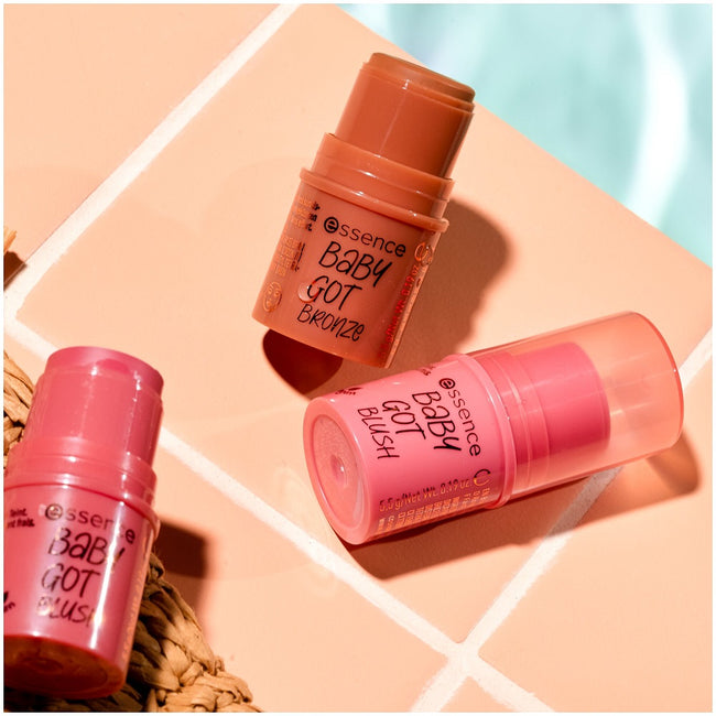 Essence Baby Got Blush róż w sztyfcie