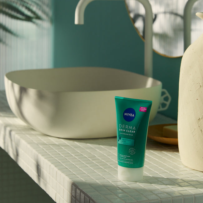 Nivea Derma Skin Clear peeling przeciw niedoskonałościom 150ml