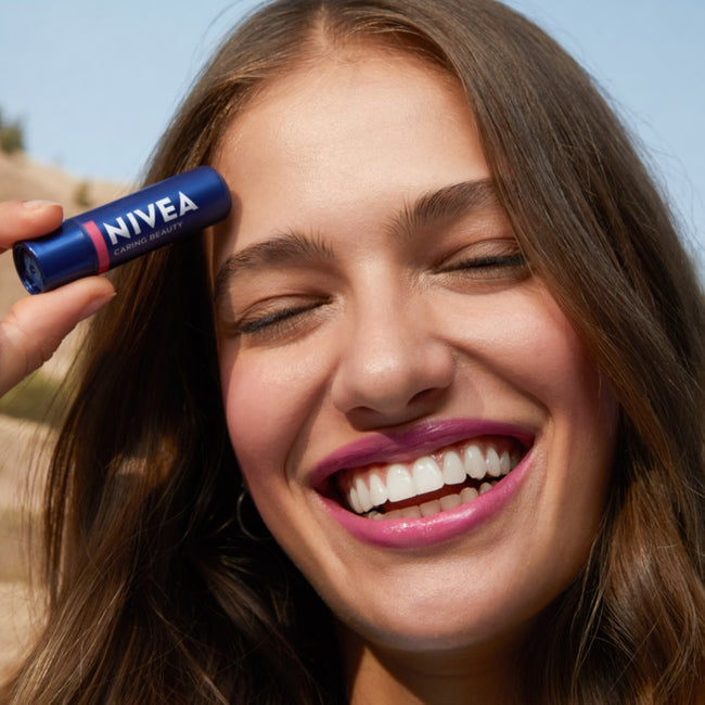 Nivea Caring Beauty pielęgnująca pomadka do ust 3w1 Pink 4.8g