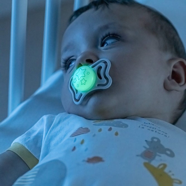 Chicco PhysioForma Light smoczek silikonowy uspokajający 2-6m Lumi 2szt.