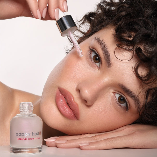 Poppy Head Sheerum rozświetlające serum pod makijaż