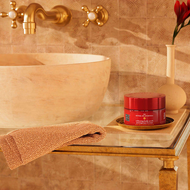 Rituals The Ritual of Ayurveda peeling do ciała z różową solą 300g