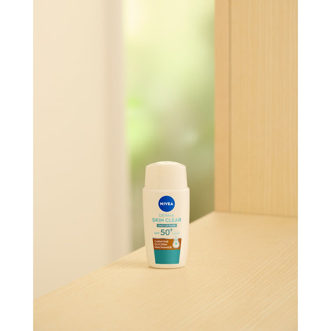 Nivea Derma Skin Clear Daily UV fluid SPF50+ pod makijaż 40ml
