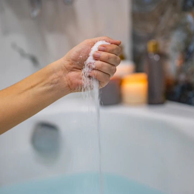 INA ESSENTIALS Relax sól do kąpieli z lawendą i jałowcem 330g