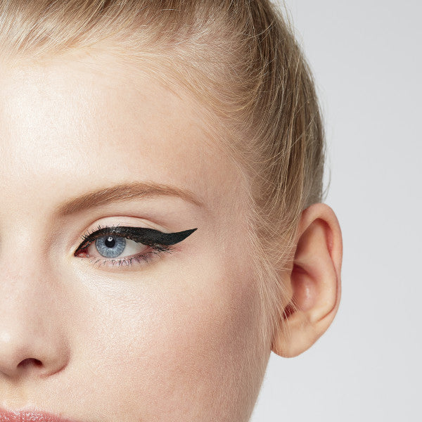 L'Oreal Paris Flash Cat Eye Superliner eyeliner w pisaku