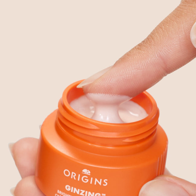 Origins GinZing™ Brightening Eye Cream rozświetlający i zmniejszający obrzęk krem pod oczy z witaminą C i niacynamidem WARM 15ml
