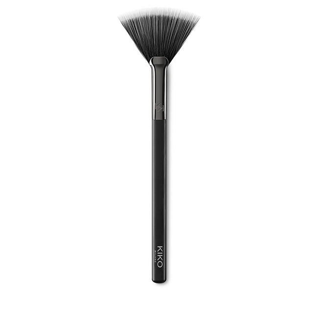 KIKO Milano Face 12 Powder Fan Brush pędzel w kształcie wachlarza do nakładania kosmetyków w pudrze