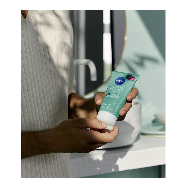 Nivea Derma Skin Clear peeling przeciw niedoskonałościom 150ml