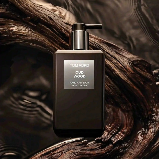 Tom Ford Oud Wood nawilżający balsam do rąk i ciała 240ml
