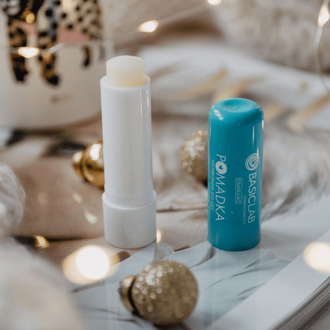 BasicLab Famillias pomadka ochronna do ust odżywienie i regeneracja 4g