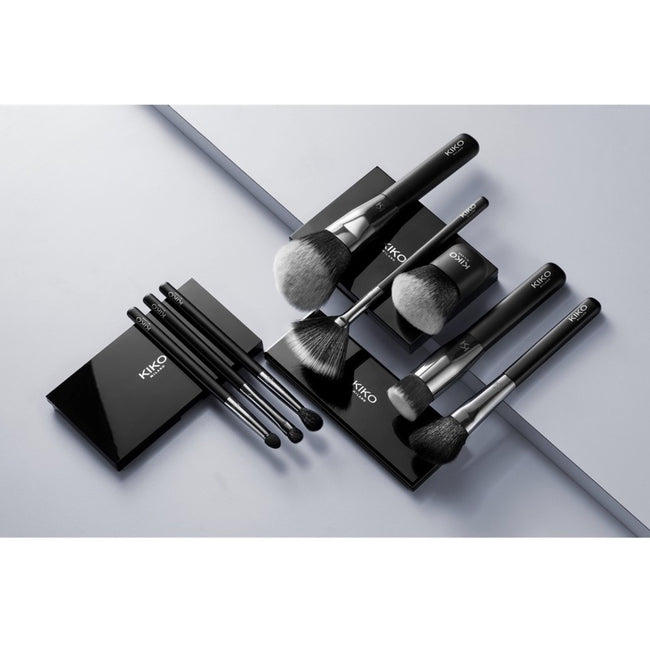 KIKO Milano Face 10 Blush Brush ukośnie ścięty pędzel do różów pudrów brązujących i rozświetlaczy