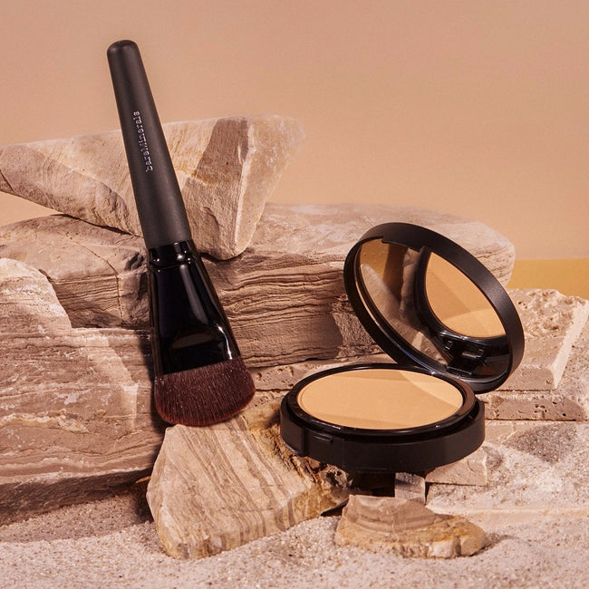 bareMinerals Luxe Performance Brush pędzel do makijażu twarzy