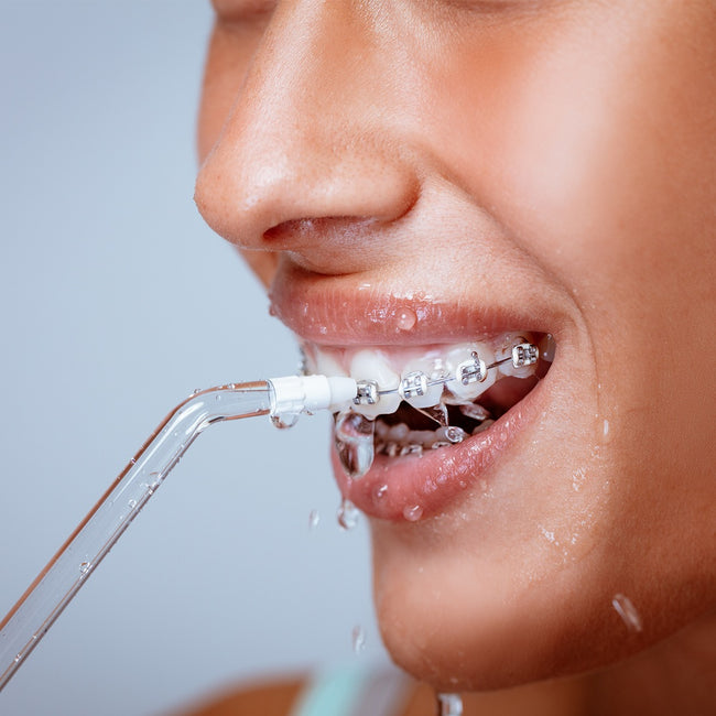 Lovio Beauty HydroJet PRO irygator do zębów Biały LVWF124WH + 8 końcówek