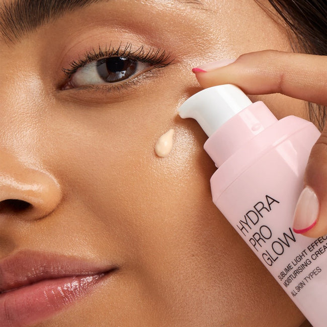 KIKO Milano Hydra Pro Glow nawilżający krem do twarzy SPF10 z kwasem hialuronowym 50ml