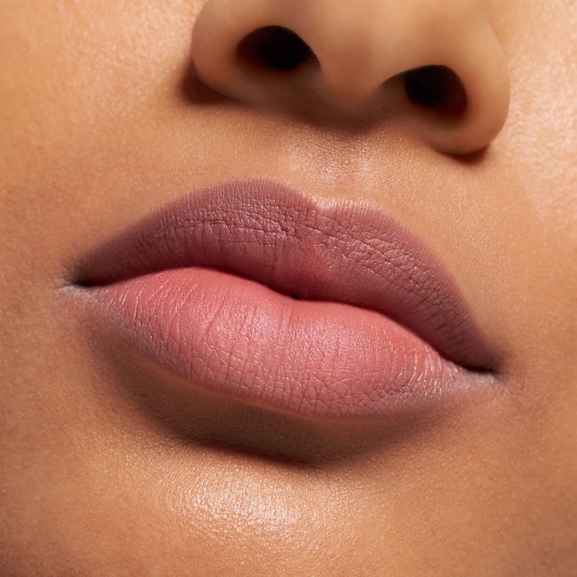 Essence Blur Souffle Matte Lip Cream matowa pomadka do us