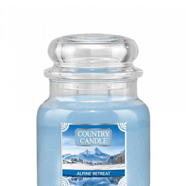 Country Candle Średnia świeca zapachowa z dwoma knotami Alpine Retreat 453g