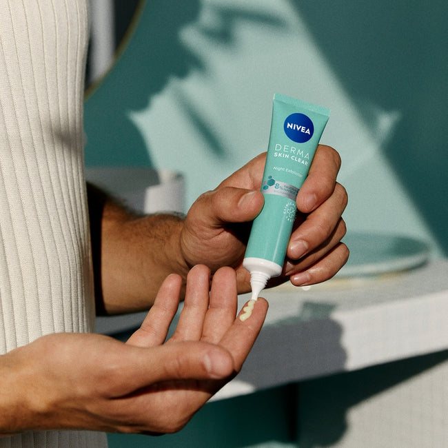 Nivea Derma Skin Clear peeling złuszczający na noc 40ml