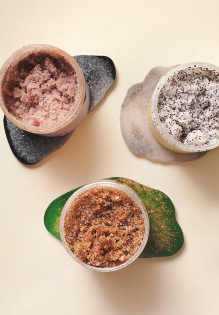 Hagi Naturalny scrub do ciała z gałką muszkatołową i cynamonem 300g