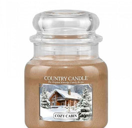 Country Candle Średnia świeca zapachowa z dwoma knotami Cozy Cabin 453g