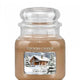 Country Candle Średnia świeca zapachowa z dwoma knotami Cozy Cabin 453g