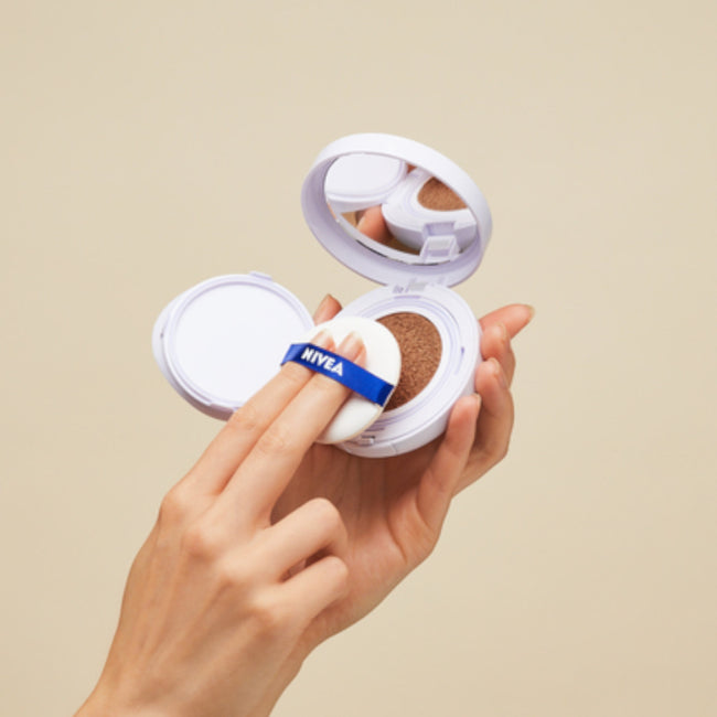 Nivea Hyaluron Cellular Filler 3in1 Care Cushion pielęgnujący krem-podkład w poduszce SPF15 02 Medium 15g