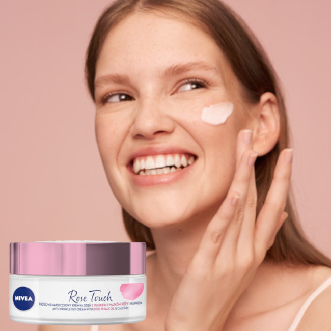 Nivea Rose Touch przeciwzmarszczkowy krem na dzień z olejkiem z płatków róży i wapniem 50ml