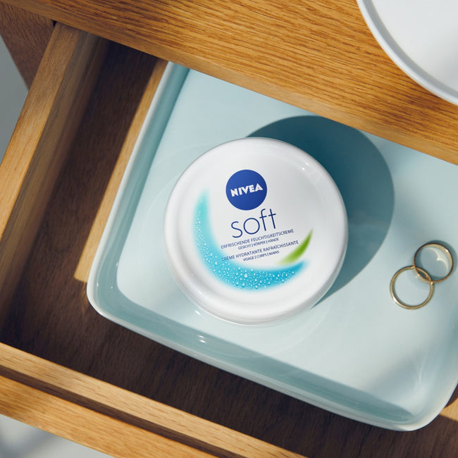 Nivea Feel Soft zestaw antyperspirant roll-on 50ml + krem intensywnie nawilżający 100ml + żel pod prysznic 250ml