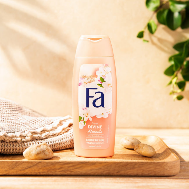 Fa Divine Moments kremowy żel pod prysznic o zapachu dzikiej