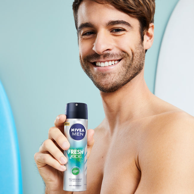 Nivea Men Fresh Kick zestaw pianka do golenia 200ml + antyperspirant w sprayu 150ml + odświeżająca woda po goleniu 100ml