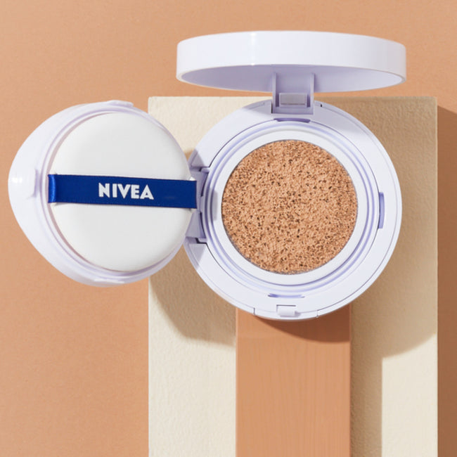 Nivea Hyaluron Cellular Filler 3in1 Care Cushion pielęgnujący krem-podkład w poduszce SPF15 01 Light 15g