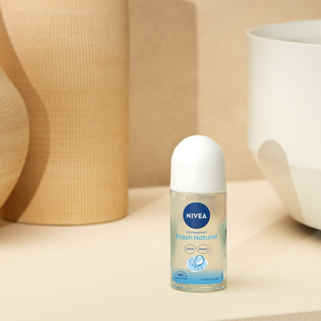 Nivea Beauty Collection zestaw antyperspirant roll-on 50ml + wygładzające mleczko do ciała 250ml + żel pod prysznic 250ml + wygładzający krem do rąk 100ml + kosmetyczka