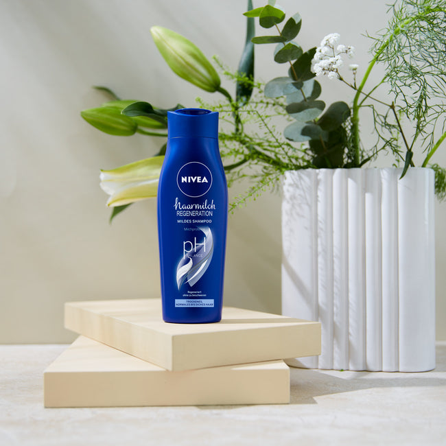Nivea Hairmilk łagodny szampon pielęgnujący do włosów o strukturze normalnej lub grubej 400ml