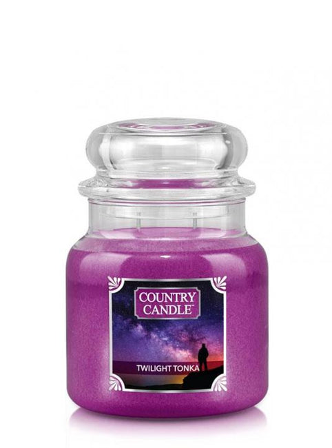 Country Candle Średnia świeca zapachowa z dwoma knotami Twilight Tonka 453g