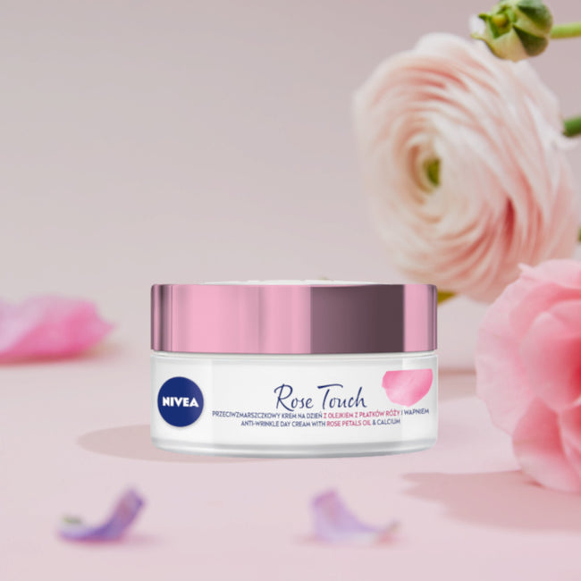 Nivea Rose Touch przeciwzmarszczkowy krem na dzień z olejkiem z płatków róży i wapniem 50ml