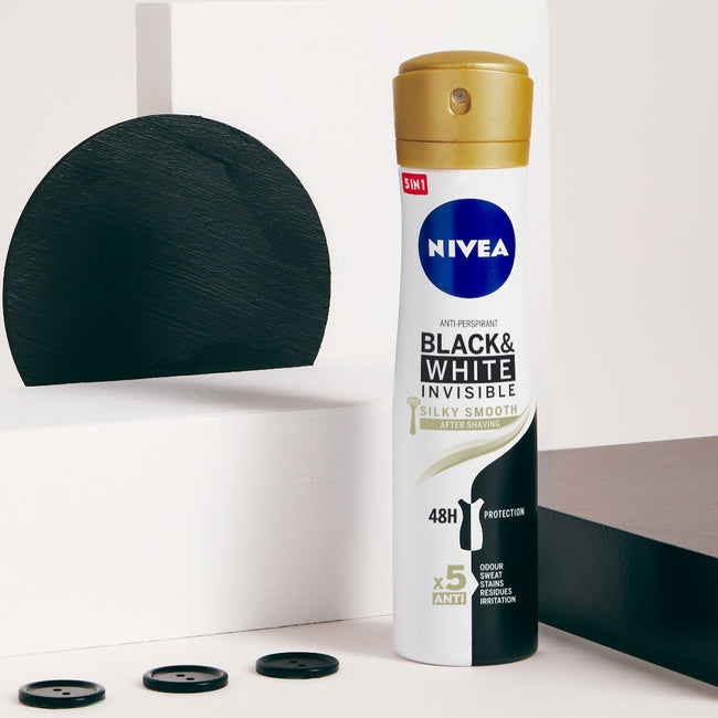 Nivea Black&White Invisible Silky Smooth antyperspirant spray 250ml