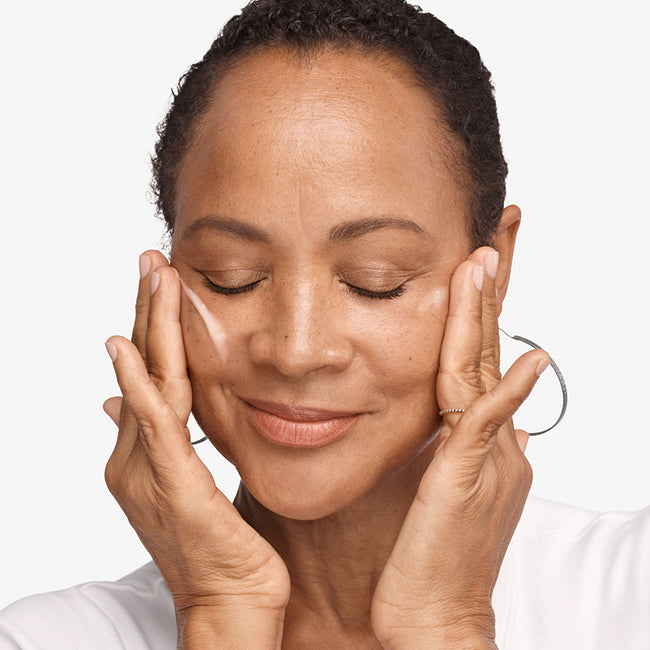 Clinique Smart Night Clinical™ MD Multi-Dimensional Repair Treatment Retinol przeciwstarzeniowe serum z retinolem 30ml
