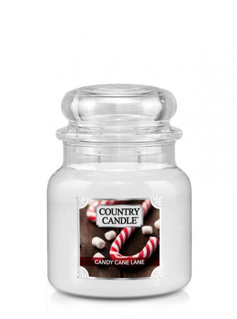 Country Candle Średnia świeca zapachowa z dwoma knotami Candy Cane Lane 453g