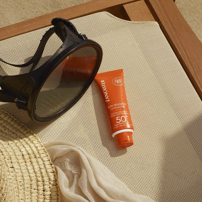 Lancaster Sun Sensitive Oil-Free Milky Fluid SPF50 mleczko-fluid do opalania twarzy 50ml